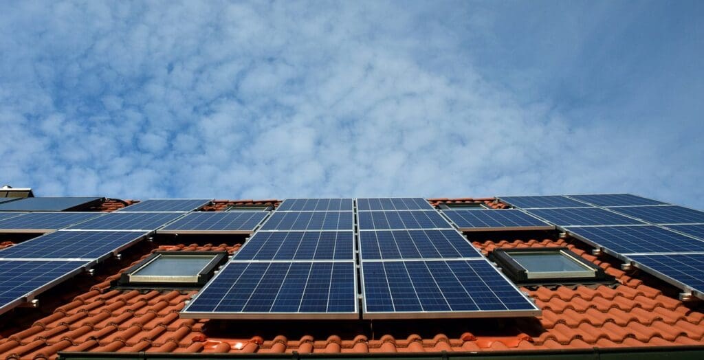 How Commercial Solar Panel Cleaning Improves Energy Production and Reduces Long-Term Costs 3 solar system 2939560 1280