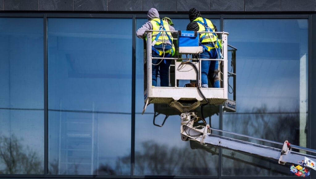 Maximize Business Appeal with Expert Window Cleaning Washing